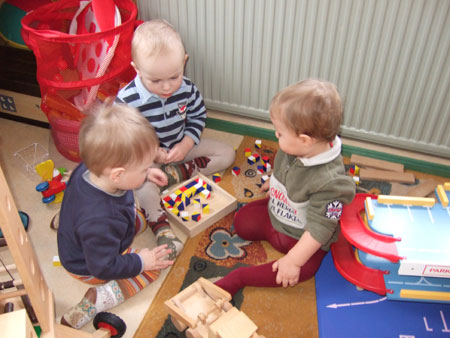 spielen im Spielzimmer