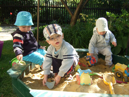 spielen im Sandkasten